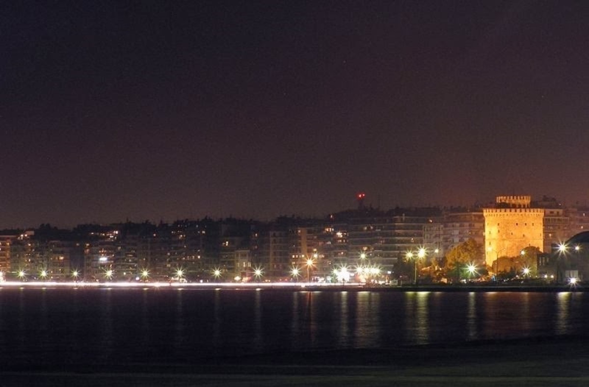 Ερωτικό τρίο στη Θεσσαλονίκη με πασίγνωστο παρουσιαστή!