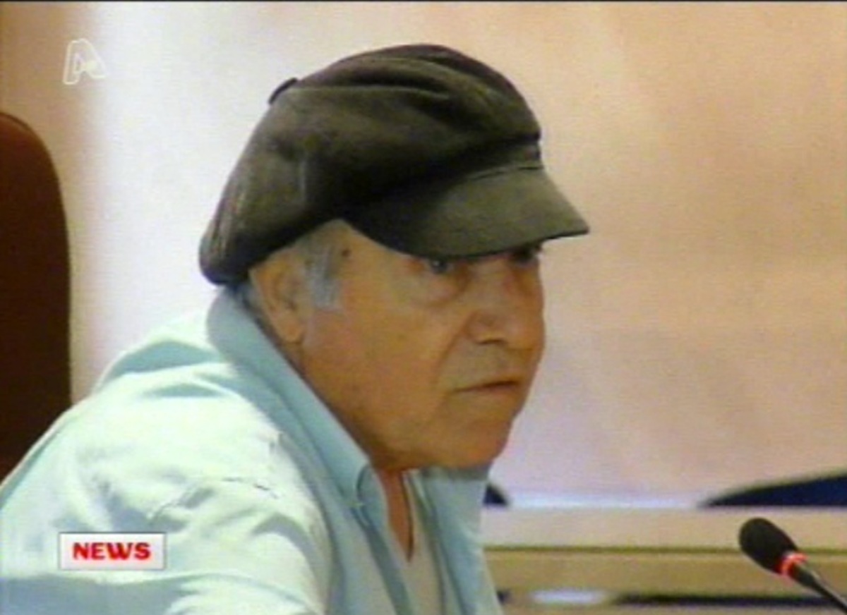 Αυλαία για το Θ. Καρακατσάνη