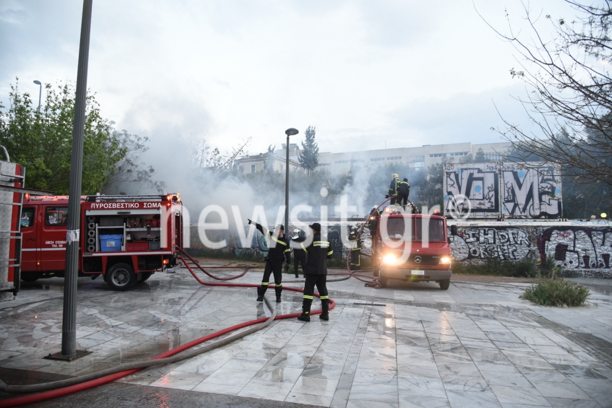 Φωτιά στο Θησείο – Μεγάλη επιχείρηση της πυροσβεστικής