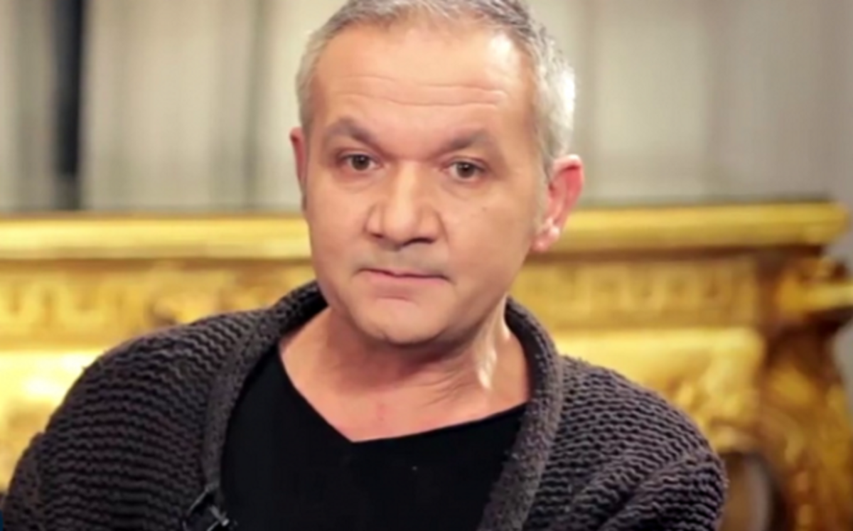 Άγριο ξέσπασμα του Χρήστου Θηβαίου σε ραδιοφωνική παραγωγό: «Θα έπρεπε να δουλεύετε στα λιπάσματα»!