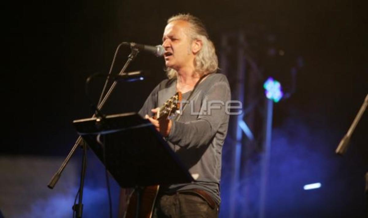 Αγνώριστος στη σκηνή ο Χρήστος Θηβαίος!