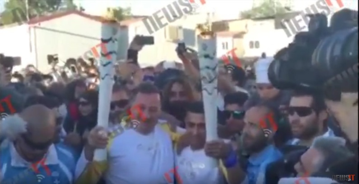 Πρόσφυγας με Ολυμπιακή Φλόγα