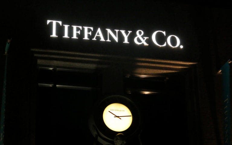 Limit down at Tiffany’s! Πτώση στις πωλήσεις του γνωστού οίκου!
