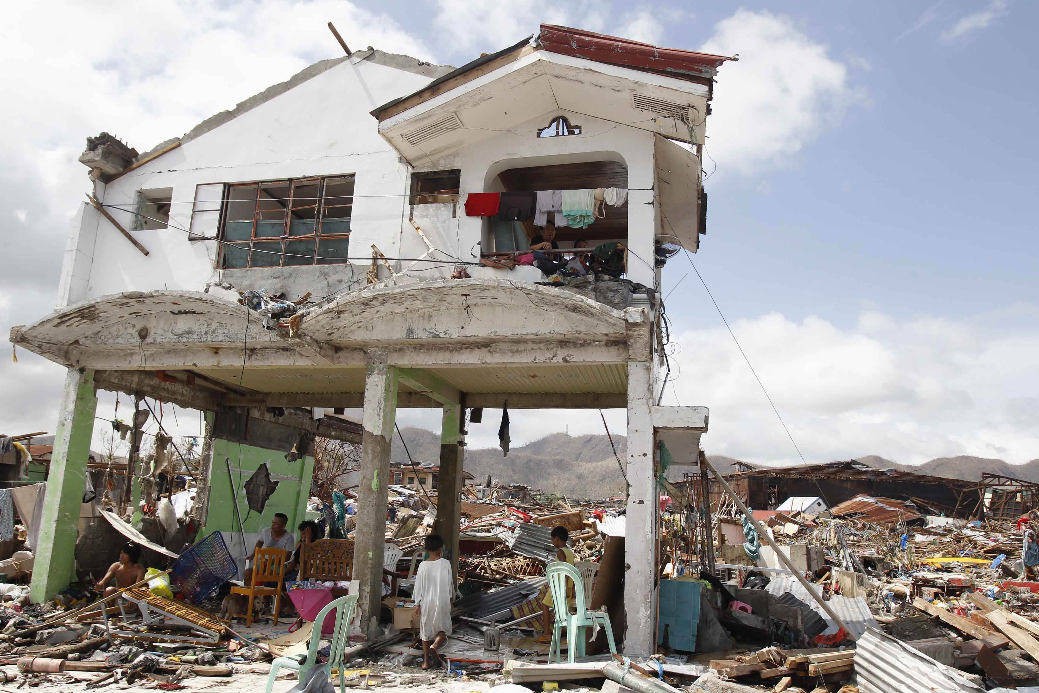 Ο τυφώνας Χαϊγιάν διέλυσε τις Φιλιππίνες – Για τουλάχιστον 10.000 νεκρούς κάνουν λόγο οι αρχές