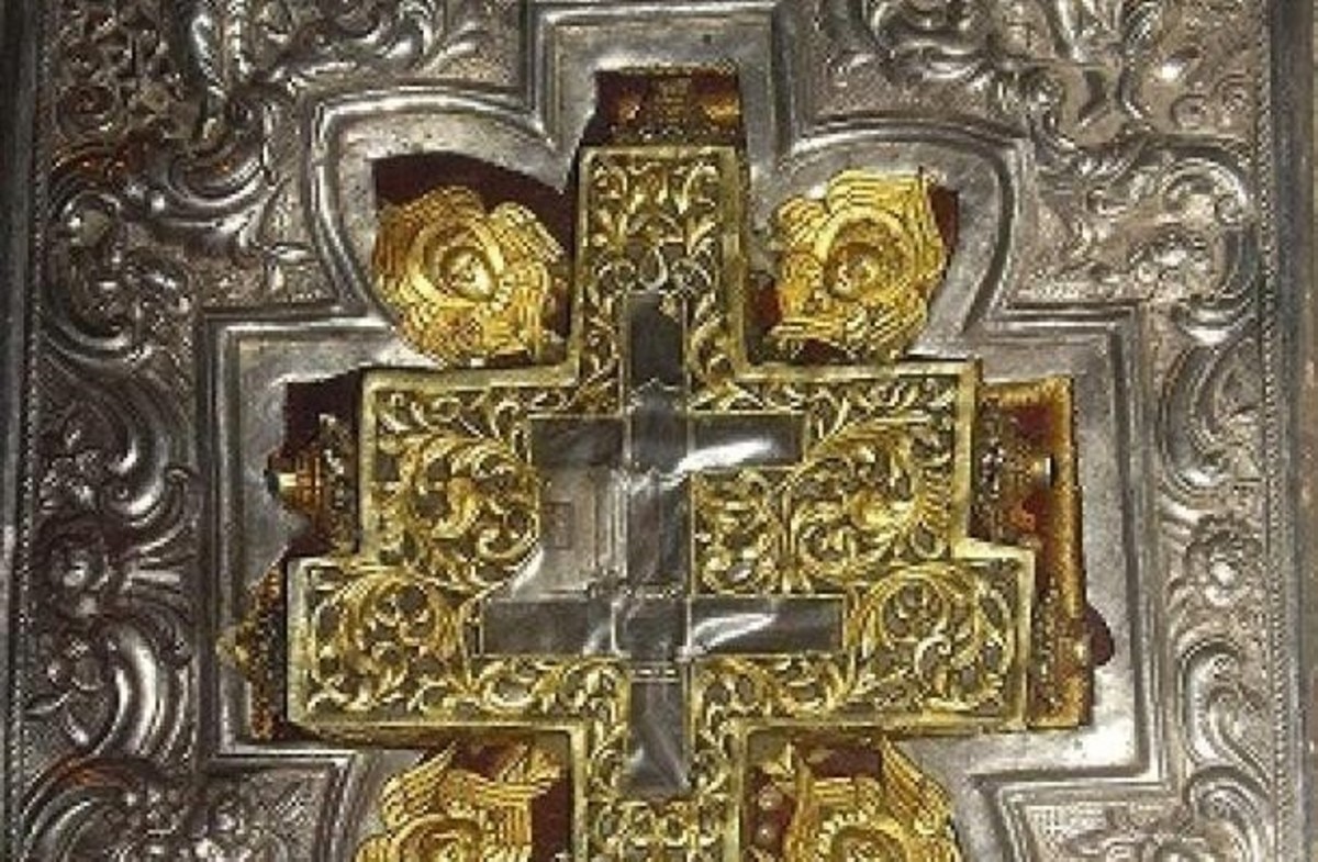 Το Τίμιο Ξύλο από την Μονή Κουτλουμουσίου στη Μητρόπολη Νέας Ιωνίας