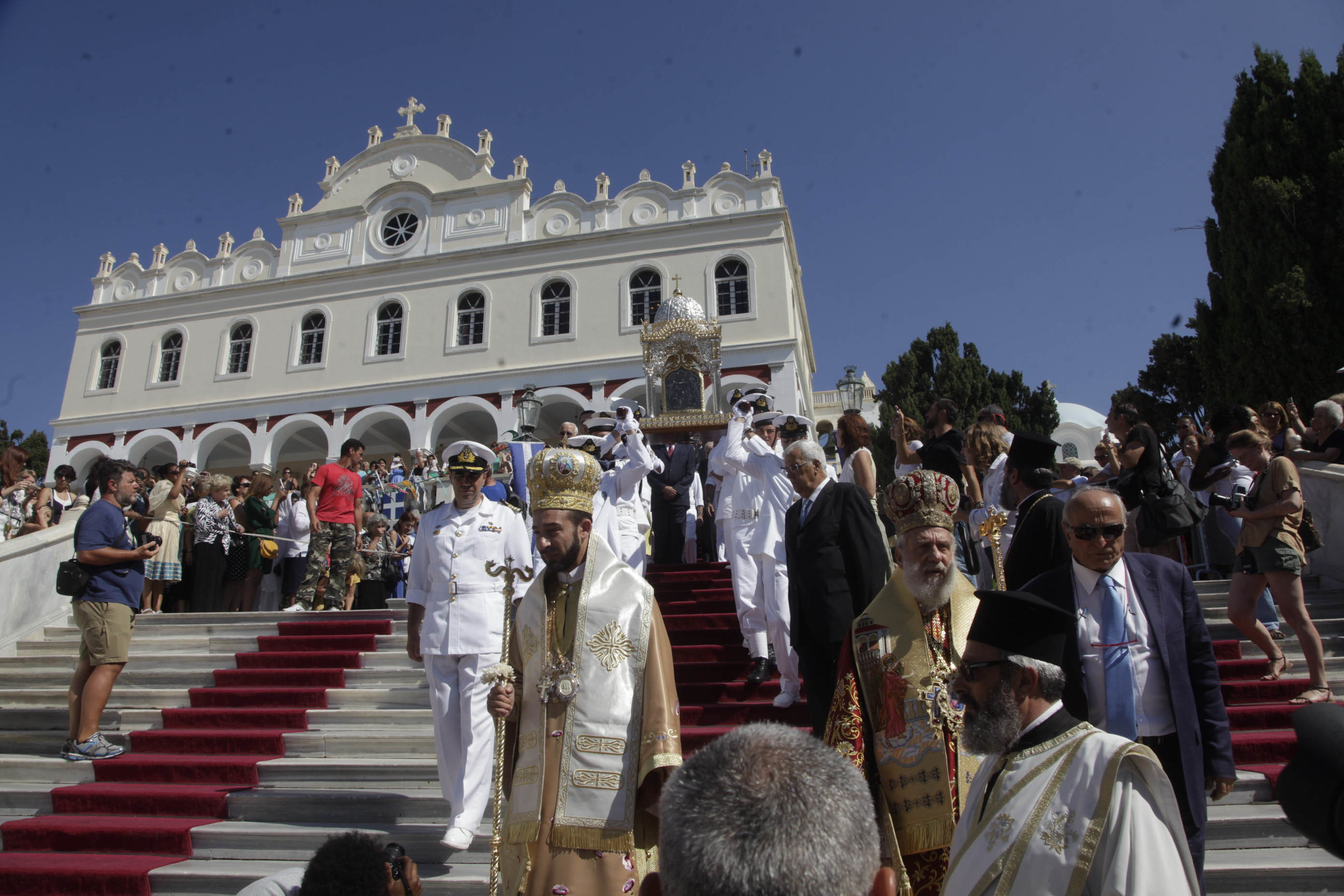 Δέκα σάκοι με φάρμακα συγκεντρώθηκαν στην Παναγία της Τήνου