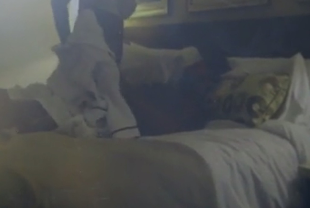 Χάκαραν γνωστή τηλεπερσόνα και βρήκαν το sex tape της! (Βίντεο)