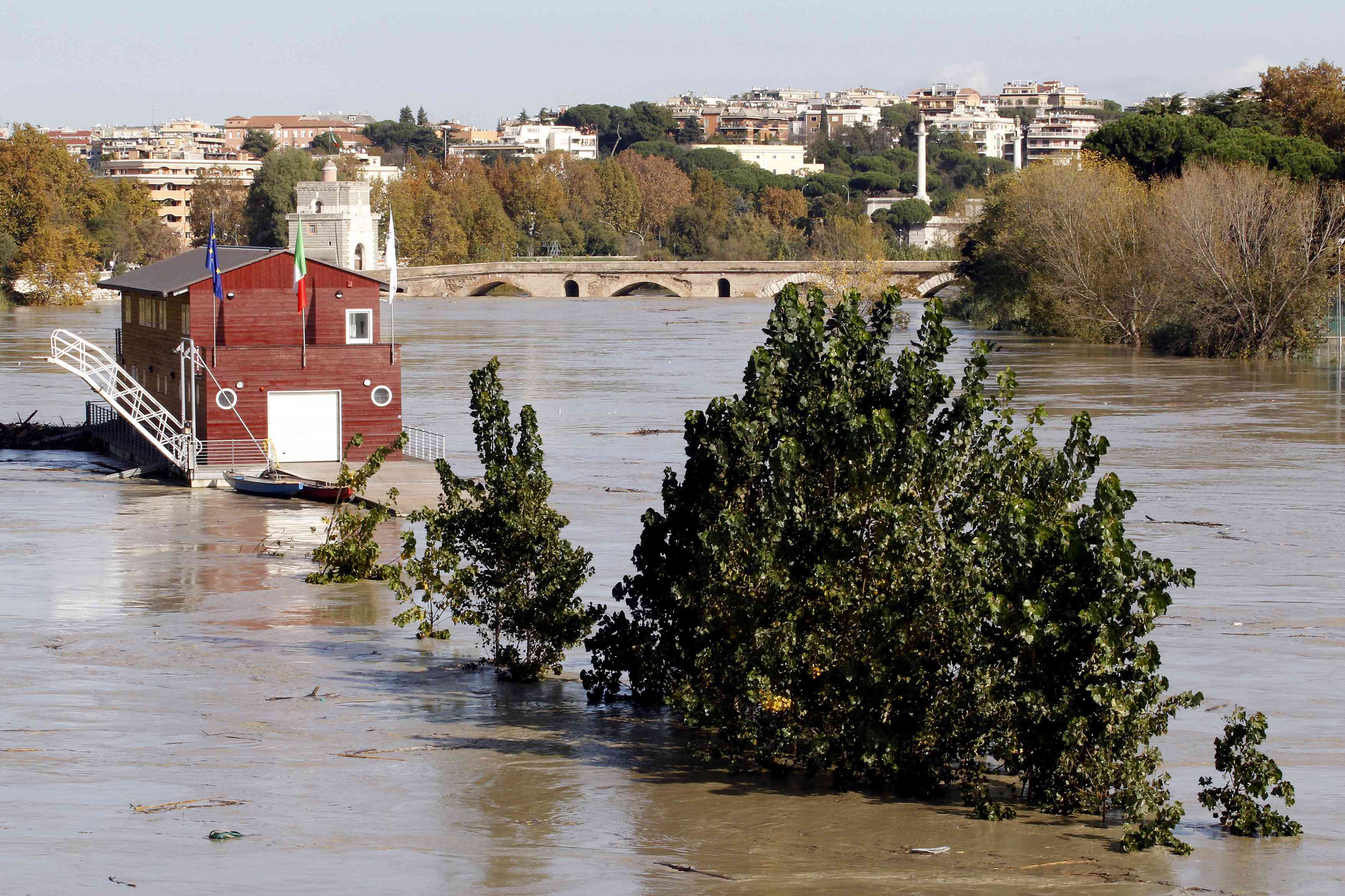 Πέντε οι νεκροί από τις πλημμύρες στην Ιταλία