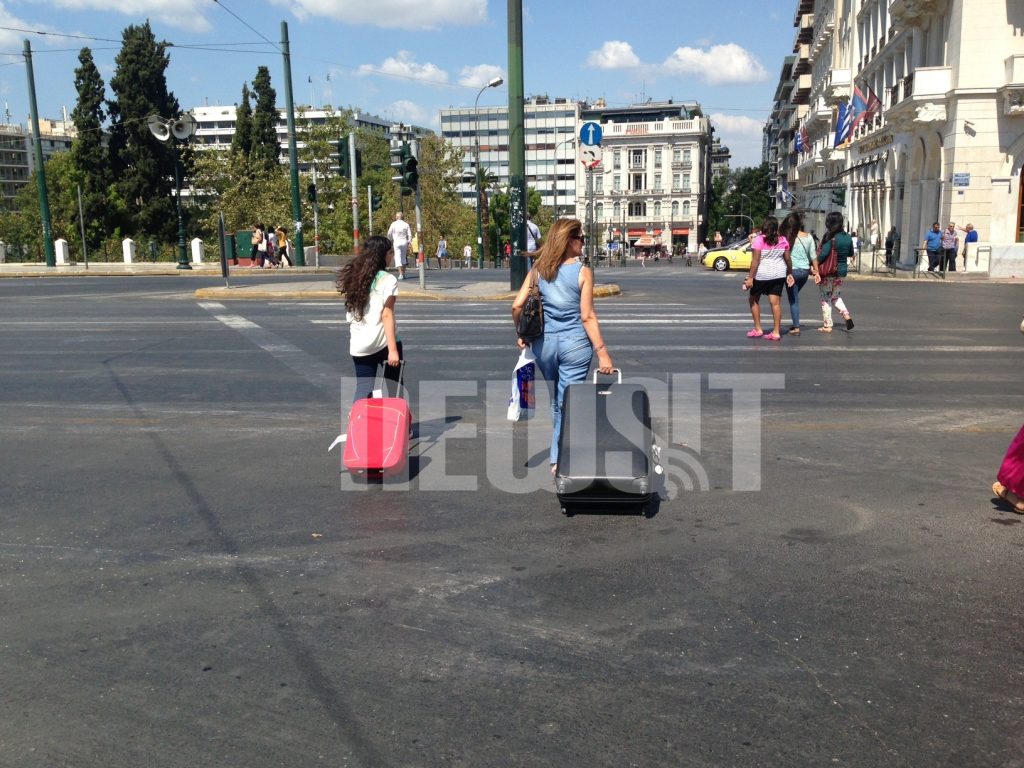 Με δυσκολία η κίνηση και για τους τουρίστες. ΦΩΤΟ NEWSIT