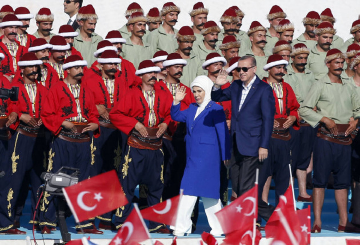 Έλληνας στρατηγός βγάζει τον τούρκικο φερετζέ! Δείτε τι βλέπει