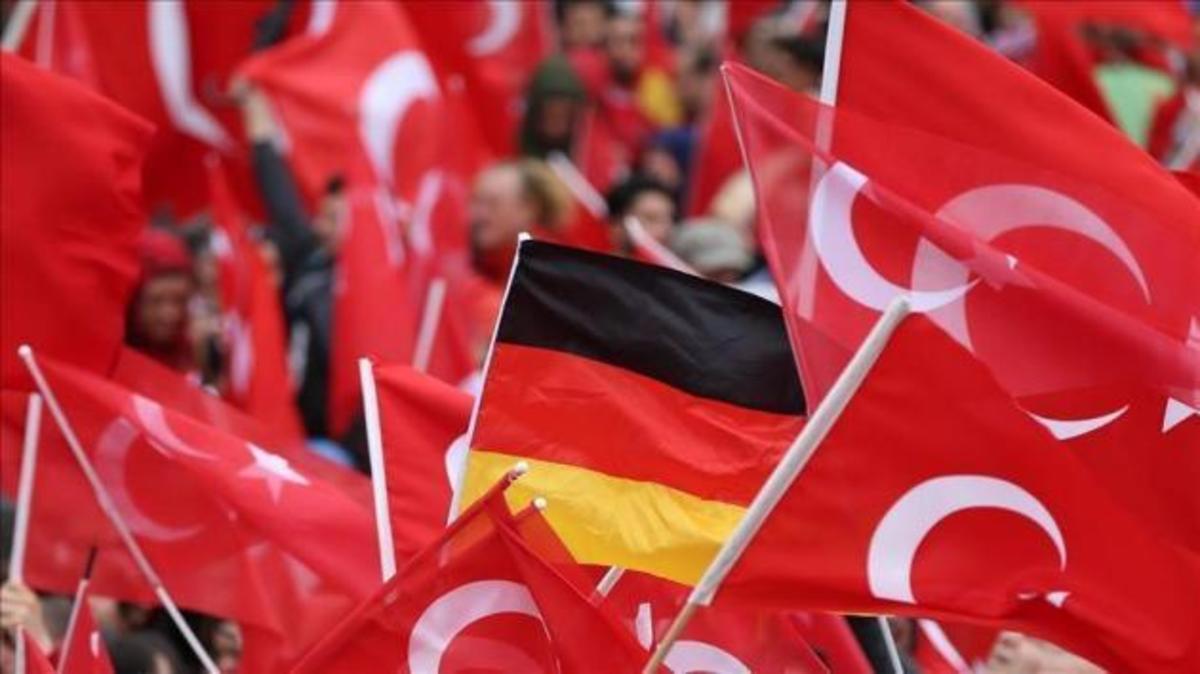 Προκαλεί ο Τούρκος ΥΠΑΜ: “Τυφλός ή κουφός” ο επικεφαλής της γερμανικής υπηρεσίας πληροφοριών!