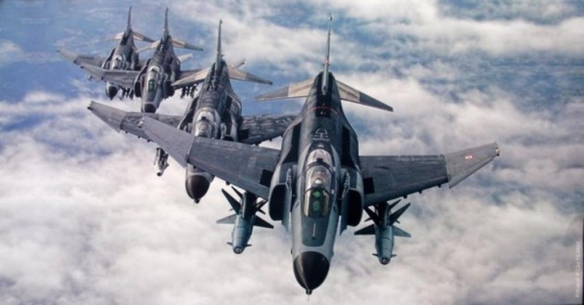 Οι Τούρκοι αποσύρουν τα αεροσκάφη F-4!