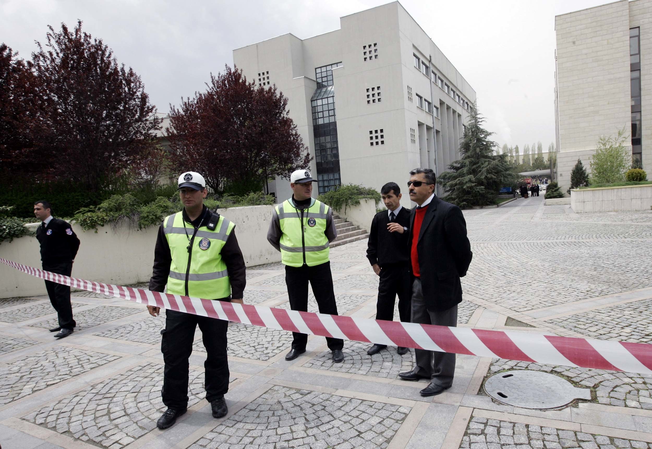 5 νεκροί από επίθεση Κούρδων ανταρτών σε σχολή της αστυνομίας στην Τουρκία