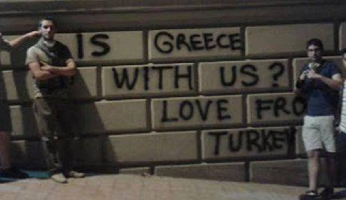 Το μήνυμα των Τούρκων διαδηλωτών στην Ελλάδα: Είστε μαζί μας;