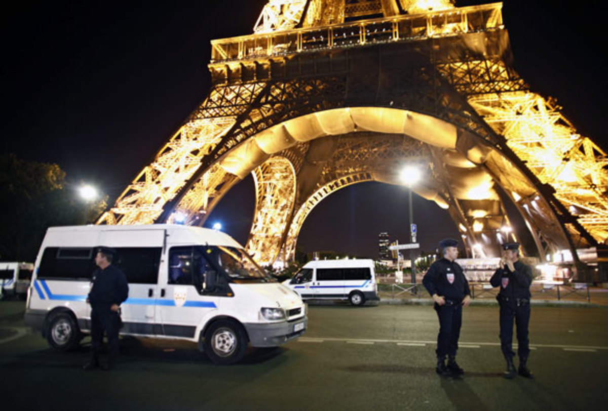 Απειλές για επιθέσεις στην Γαλλία μετά την απαγόρευση της μπούρκας