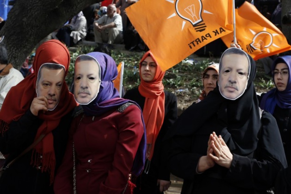 Οι Τούρκοι αποφασίζουν το πολιτικό μέλλον Ερντογάν