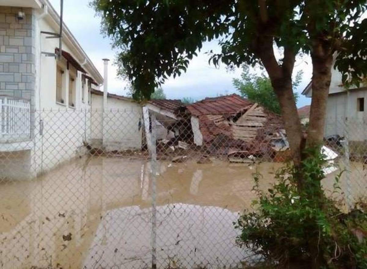Η επόμενη μέρα στα Τρίκαλα – Εικόνες βιβλικής καταστροφής από την εκδίκηση της φύσης [pics]