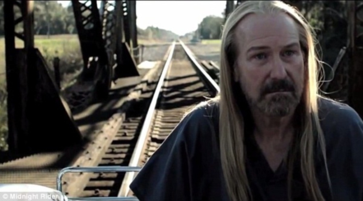 Video σοκ: Έσωσαν Οσκαρικό ηθοποιό αλλά το τρένο παρέσυρε 27χρονη σκηνοθέτη!