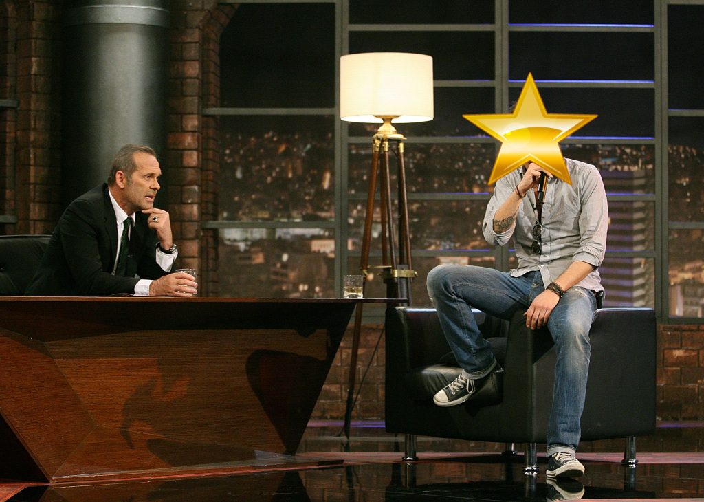 Ποιος τραγουδιστής θεωρεί τον εαυτό του “προιόν προξενιού”;