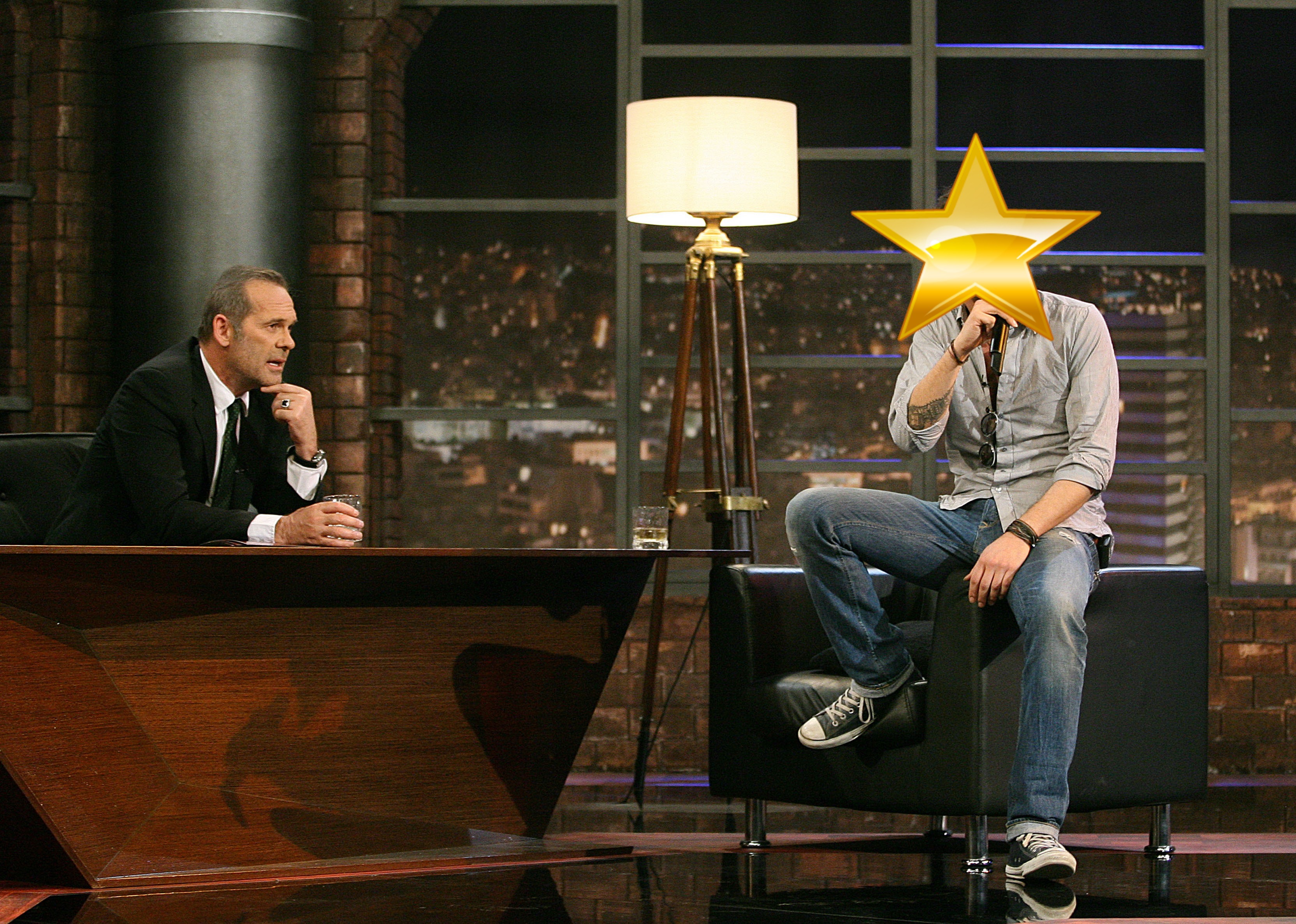 Ποιος τραγουδιστής θεωρεί τον εαυτό του “προιόν προξενιού”;