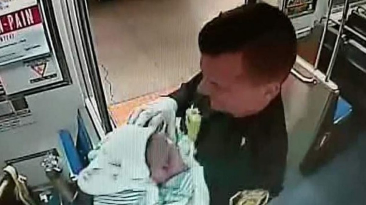 Αστυνομικοί ξεγέννησαν γυναίκα