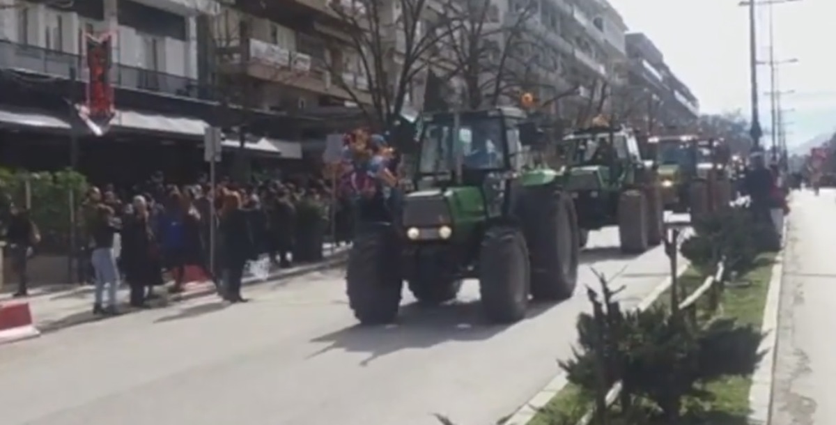 Ιωάννινα: Οι αγρότες έκαναν παρέλαση με τα τρακτέρ! – ΒΙΝΤΕΟ