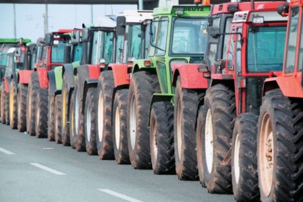 Στις πλατείες με τα τρακτέρ τους και οι αγρότες των Σερρών