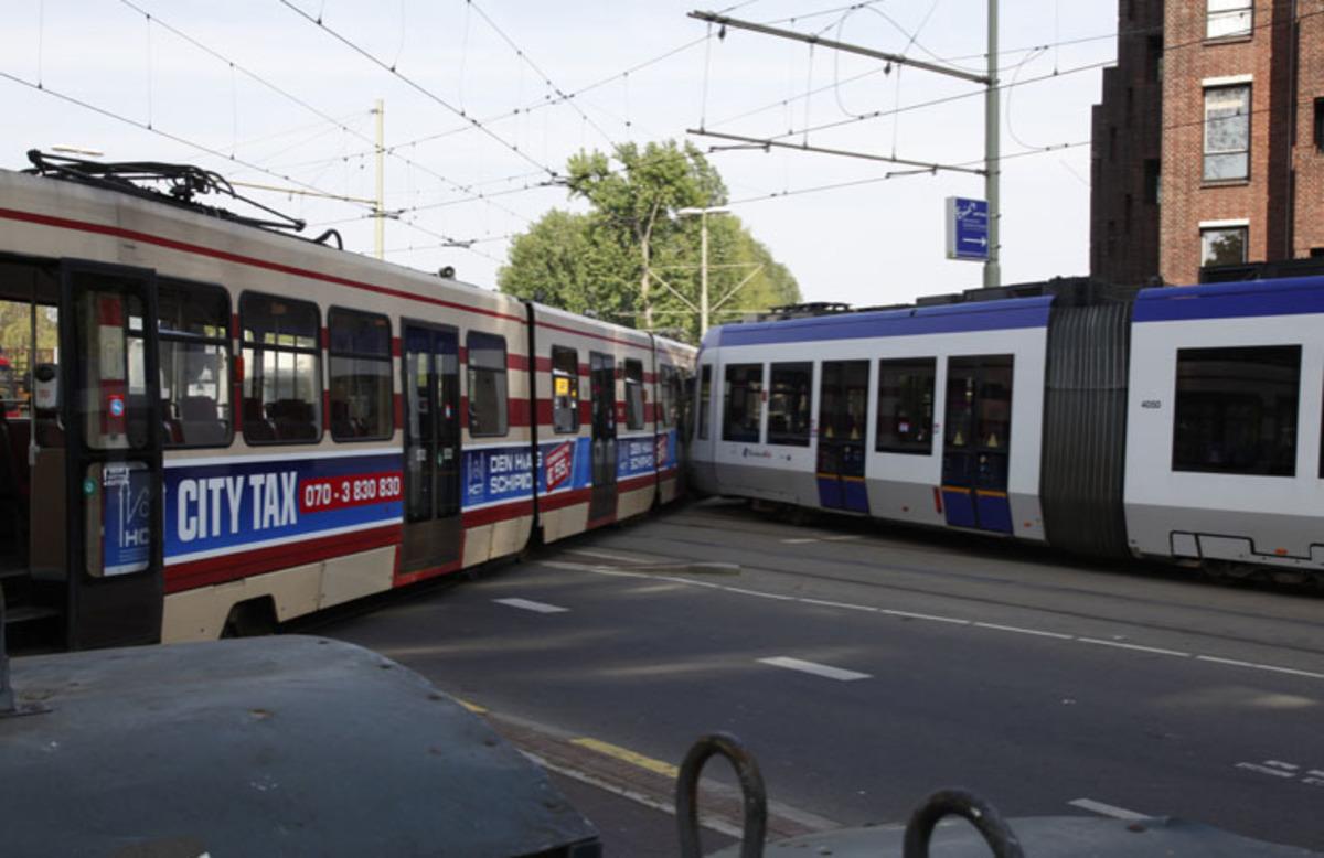 Τουλάχιστον 30 τραυματίες από σύγκρουση 2 τραμ στην Χάγη!