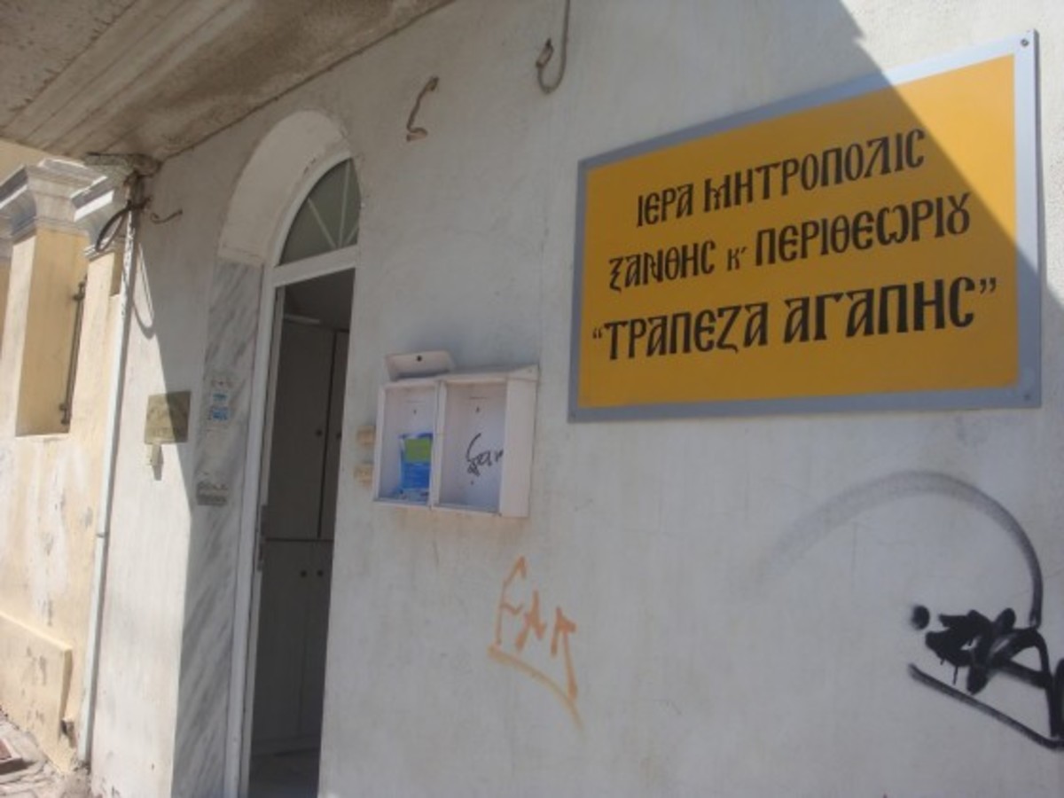 Χτυπούν την πόρτα της Μητρόπολης για ένα πιάτο φαγητό