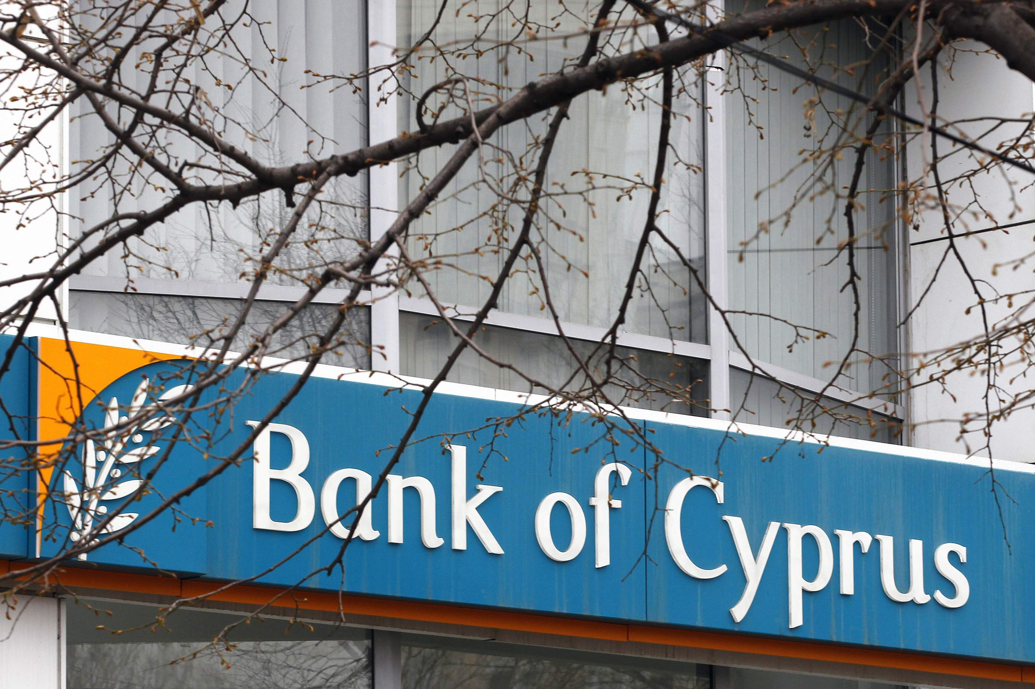 Reuters: Πως τις τελευταίες μέρες βγήκαν από την Κύπρο εκατομμύρια ευρώ
