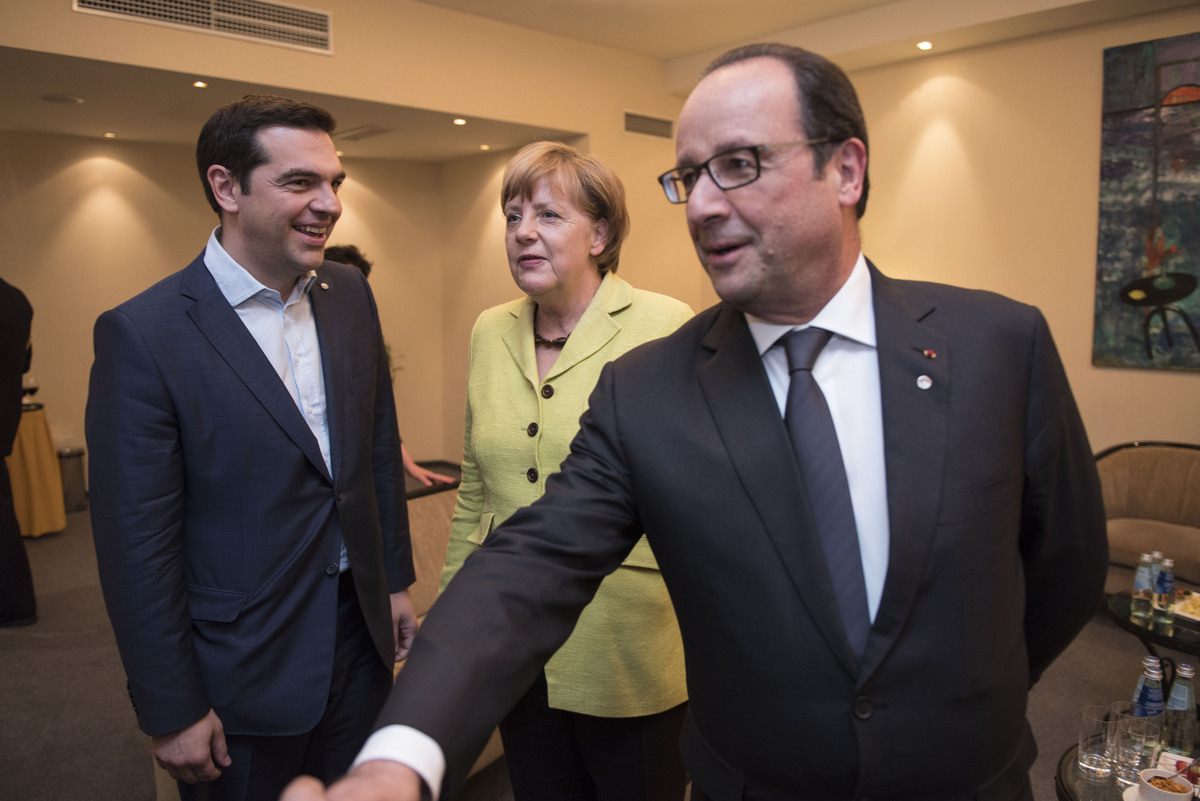 Καταιγιστικές εξελίξεις! Τηλεδιάσκεψη του Αλέξη Τσίπρα με την Άνγκελα Μέρκελ και τον Ολάντ