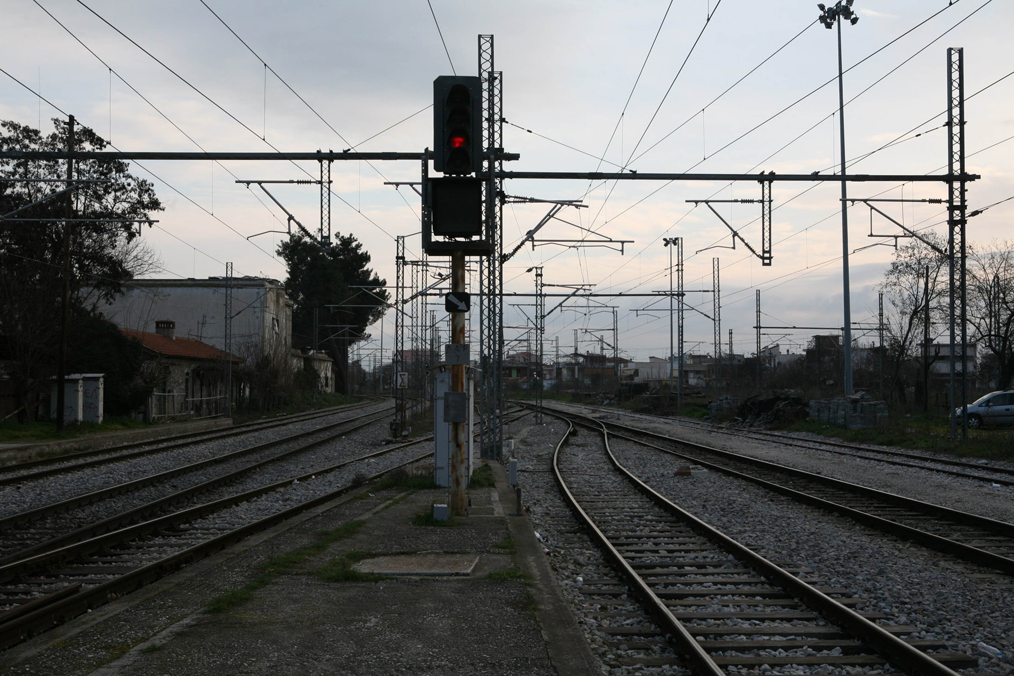 Αλεξανδρούπολη: Τους παρέσυρε και τους σκότωσε το τρένο!