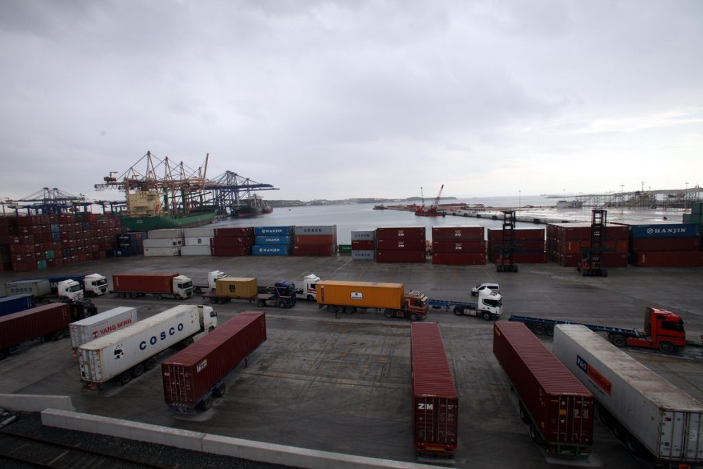 Reuters: Δανειστές στον Τσίπρα: Σας δίνουμε 10,9 δισ αλλά πουλάτε: ΑΔΜΗΕ, ΕΛΠΕ, ΟΤΕ, ΤΡΑΙΝΟΣΕ, μεγάλα λιμάνια!
