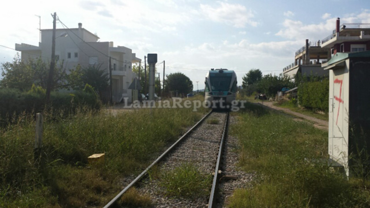 Lamia: collisione tra treno e auto