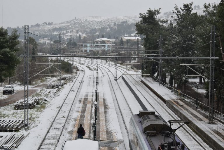 Χιόνια: Νέα εξήγηση για τα τρένα που μείναν…