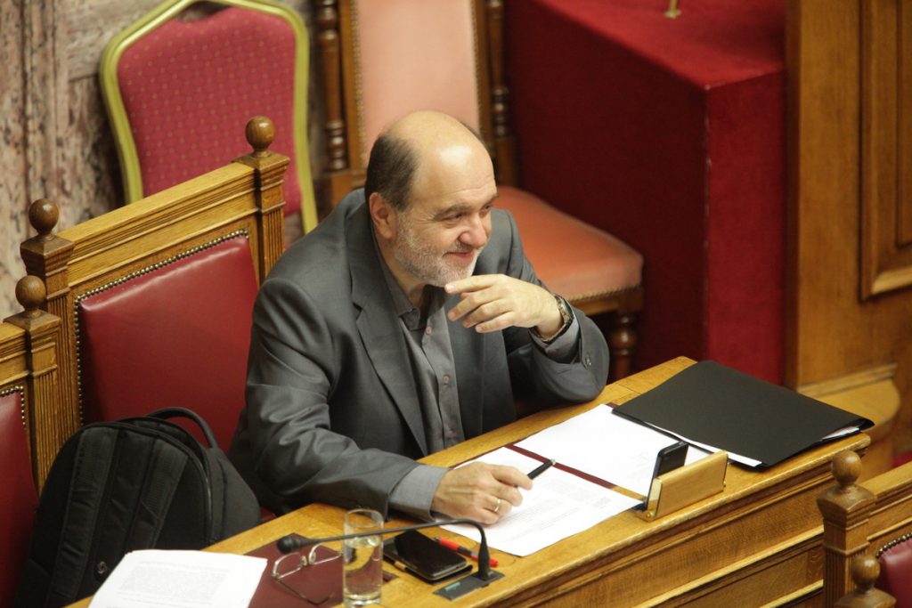 Γιατί γελούσαν και τα μουστάκια του αναπληρωτή υπουργού Οικονομικών