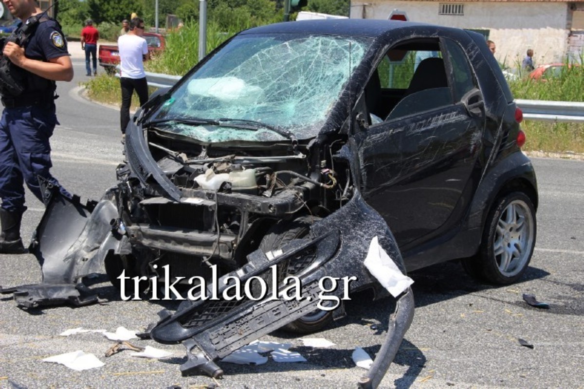 Τρίκαλα: Διασωληνωμένος οδηγός μηχανής μετά από τροχαίο  – ΒΙΝΤΕΟ