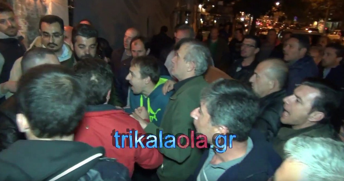 Εξαγριωμένοι αγρότες έκαναν ντου σε εκδήλωση του ΣΥΡΙΖΑ – ΦΩΤΟ και ΒΙΝΤΕΟ