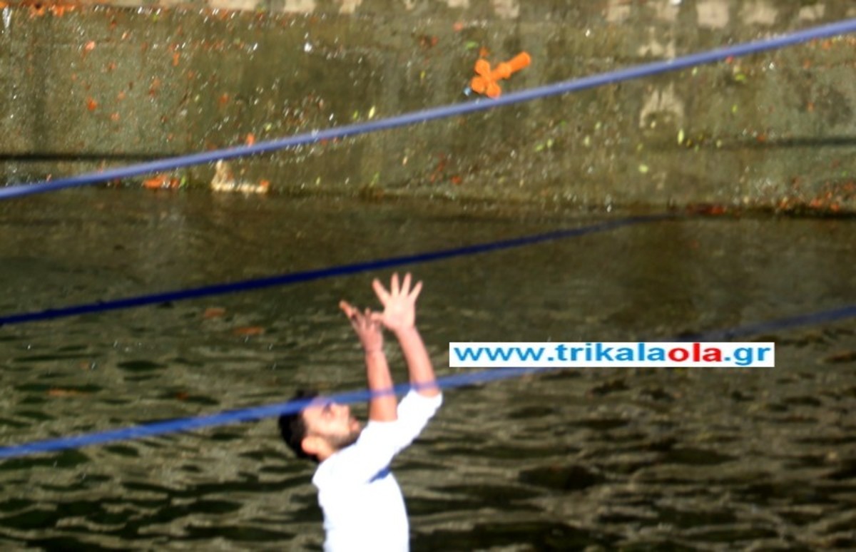 Τρίκαλα: Έπιασε το σταυρό στον αέρα! Φωτό και Video