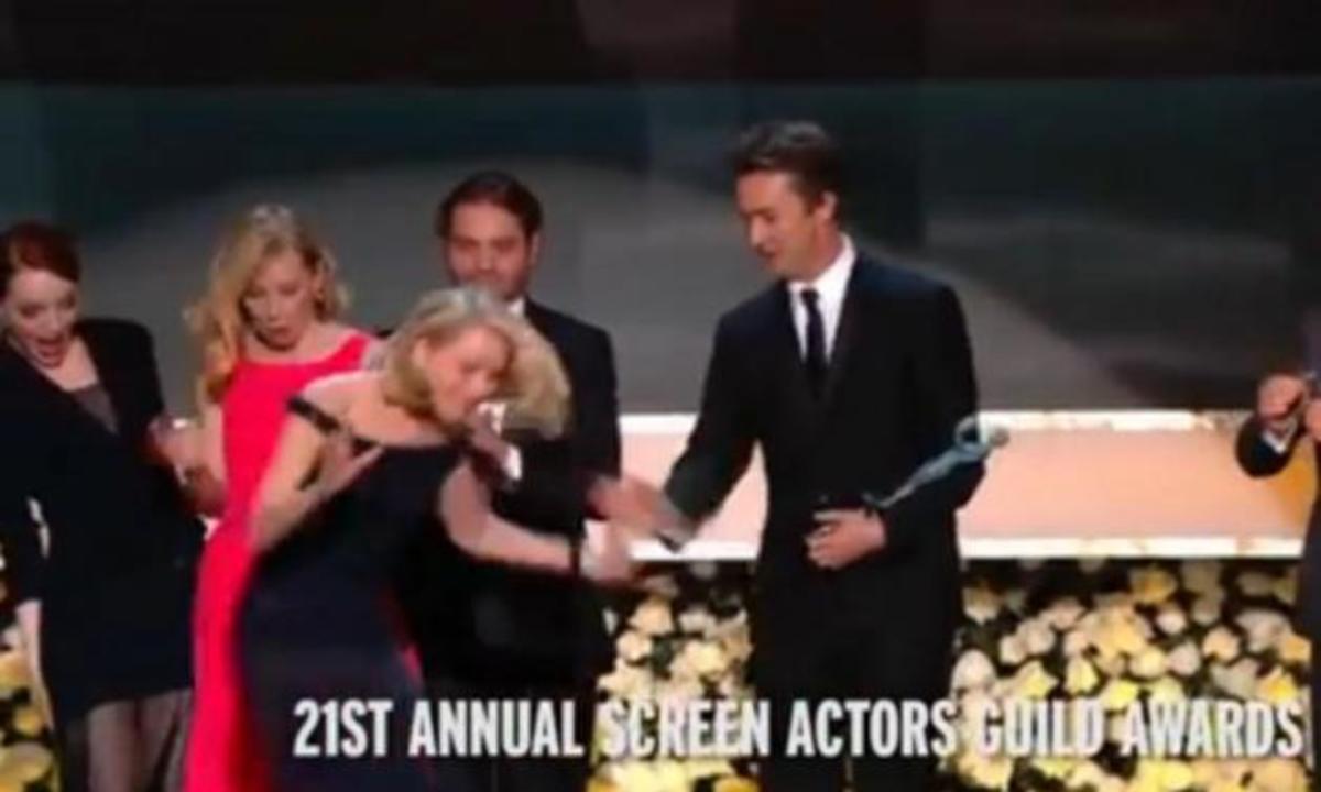 Γλίστρησε στην σκηνή των SAG Awards η Naomi Watts!