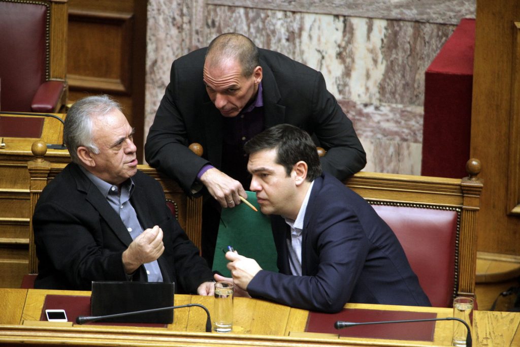 Σφίγγουν τη θηλιά της ασφυξίας για να πιέσουν την Αθήνα – Στο Eurogroup θα είναι όλοι εναντίον του Βαρουφάκη – Ζητούν νέα μέτρα και κοστολογημένα