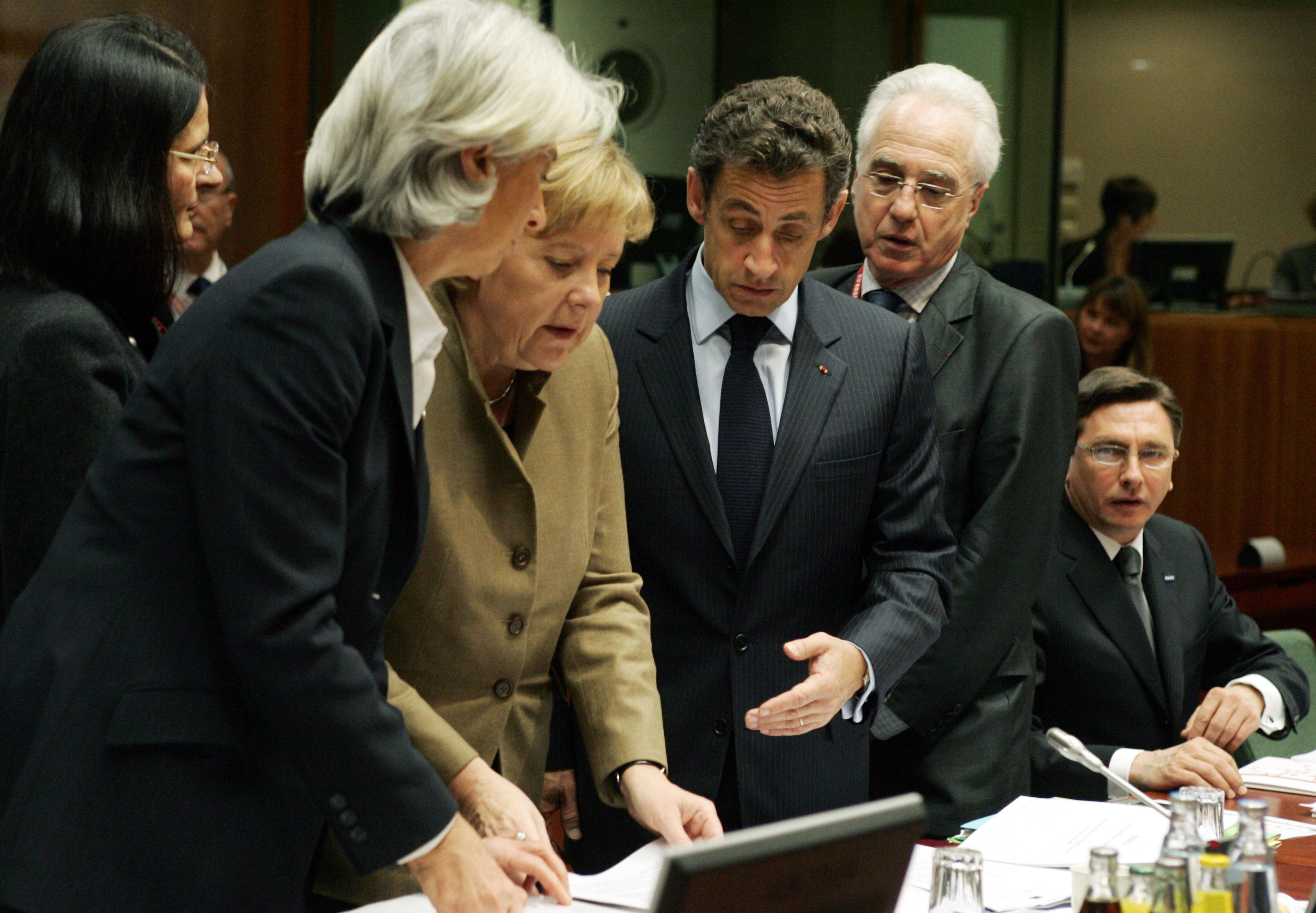 Το δημοψήφισμα τινάζει στον αέρα την 6η δόση – ΔΝΤ και Σαρκοζί έξαλλοι με τον Παπανδρέου