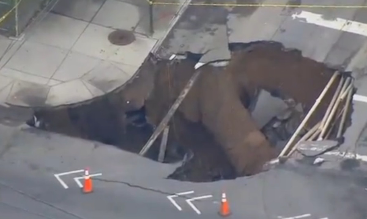 Άνοιξε η γη και τους κατάπιε στη Νέα Υόρκη – ΒΙΝΤΕΟ