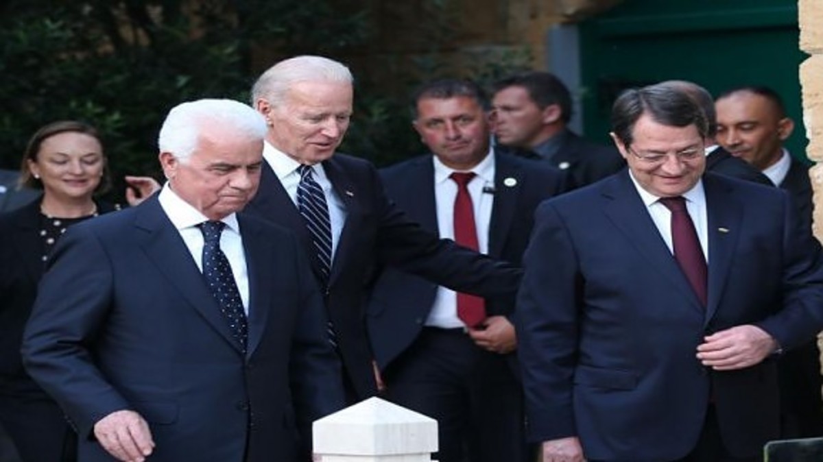 Κυπριακό: Οι «κόκκινες» γραμμές της Λευκωσίας για να επιστρέψει στις συνομιλίες