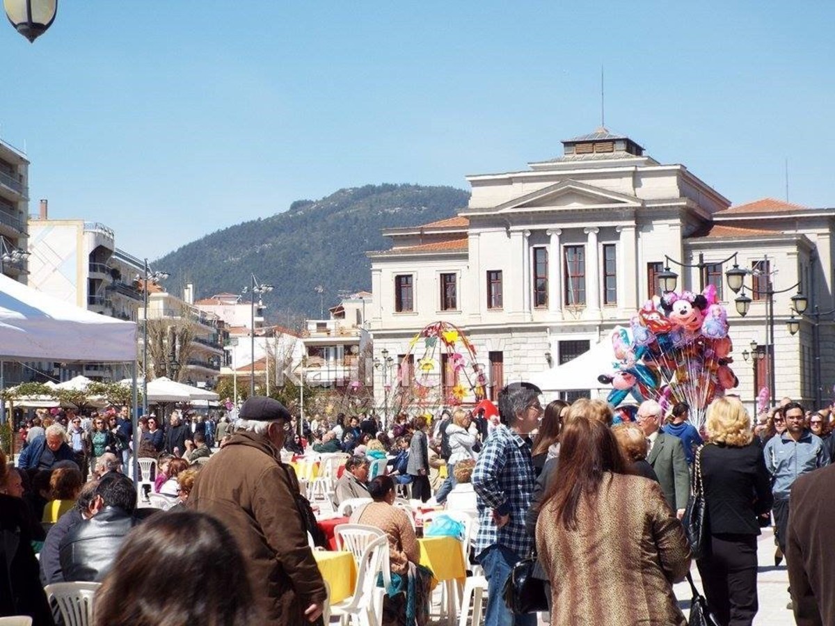 Τρίπολη: Τρικούβερτο γλέντι με αρνιά και κρασί στην πλατεία! (ΦΩΤΟ)