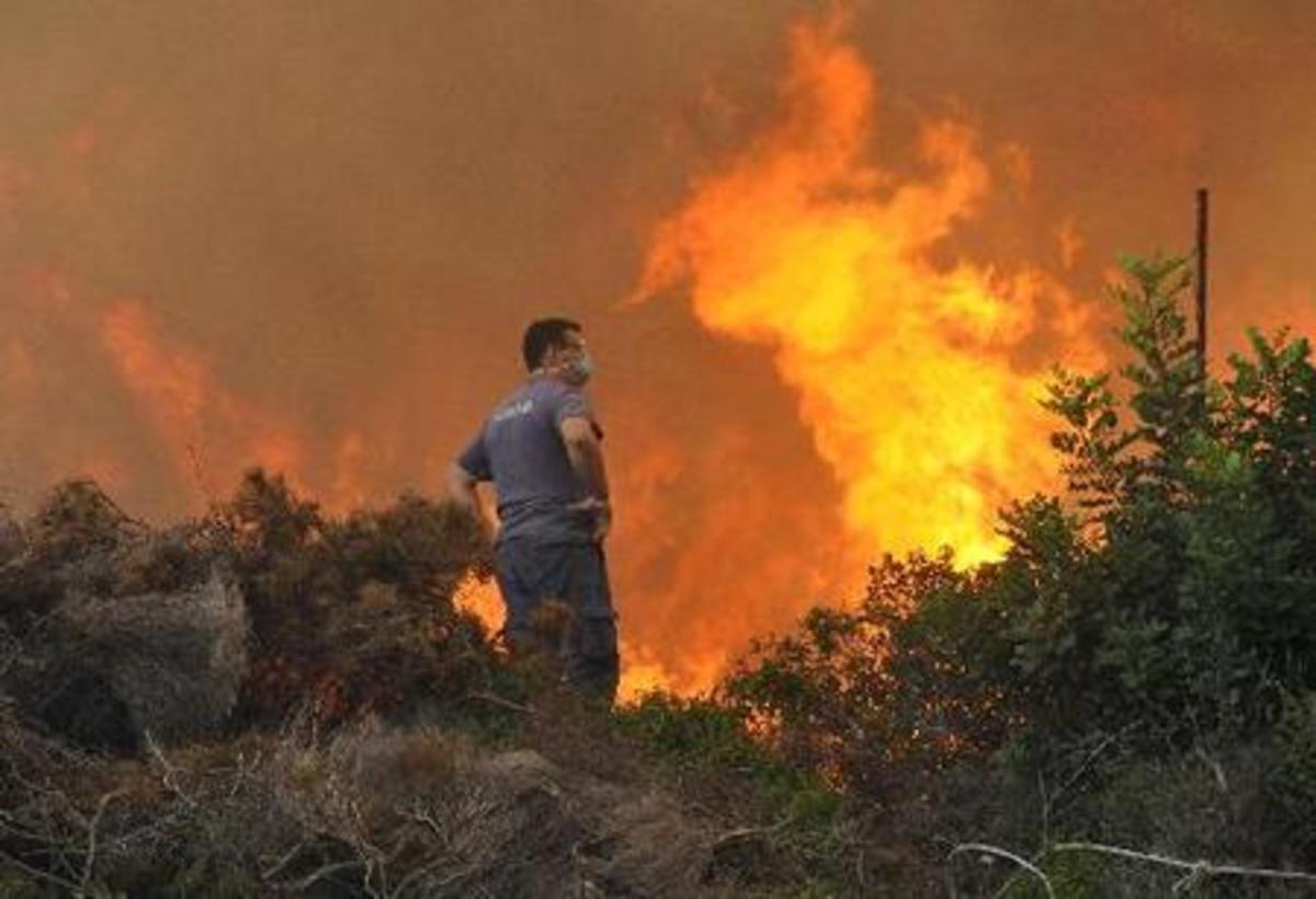 Στις φλόγες και η Κύθνος – Ένας πυροσβέστης για ολόκληρο το νησί!