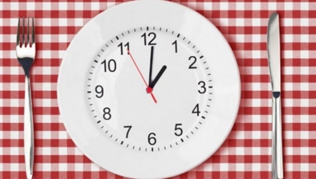 Προσοχή: Μην τρώτε ποτέ αυτές τις τροφές μετά τις 10 το βράδυ – Δείτε γιατί