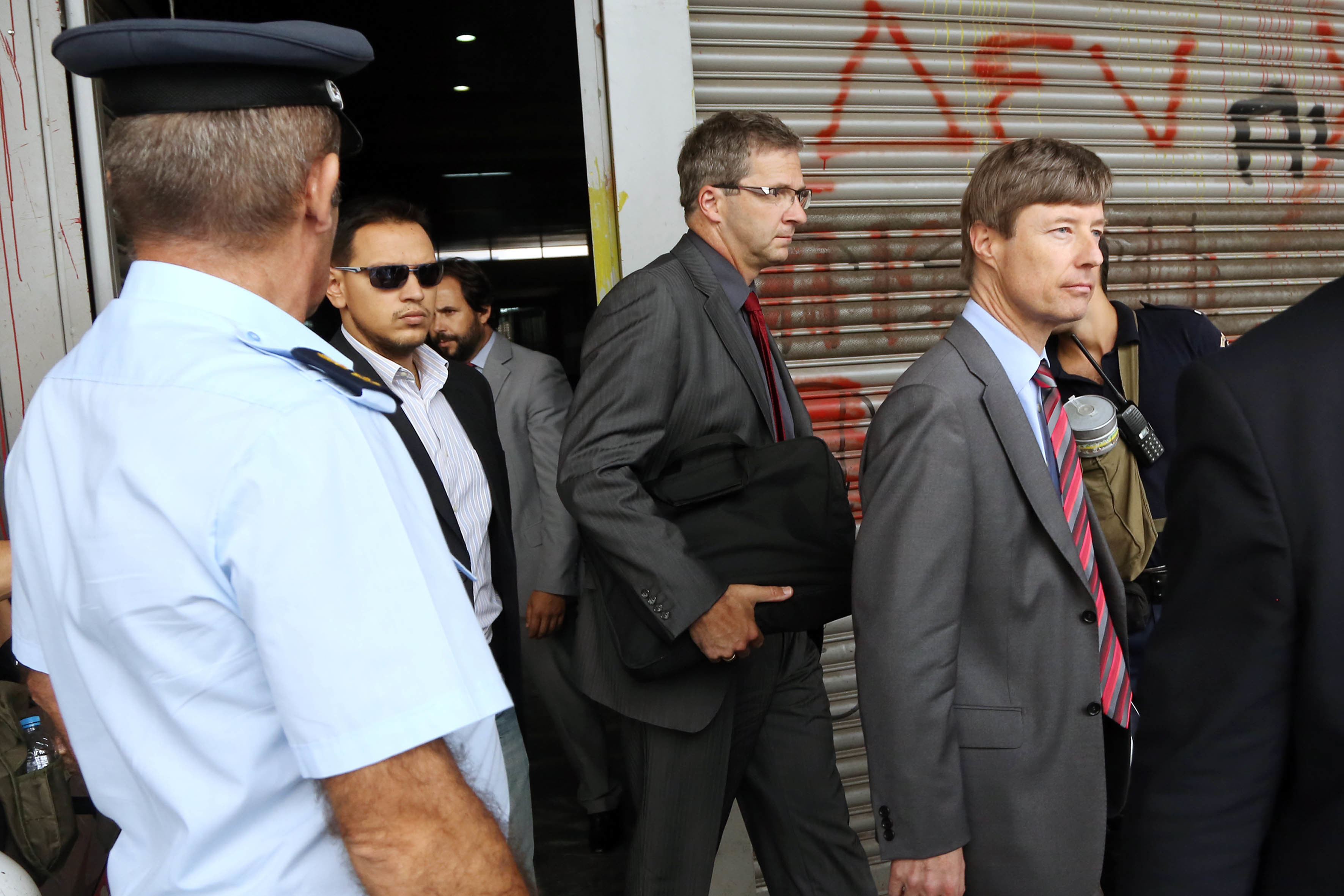 Απόφαση ΣτΕ για στρατιωτικούς: Αναμένοντας έγκριση από την τρόϊκα που κατά τ΄ άλλα “φεύγει”