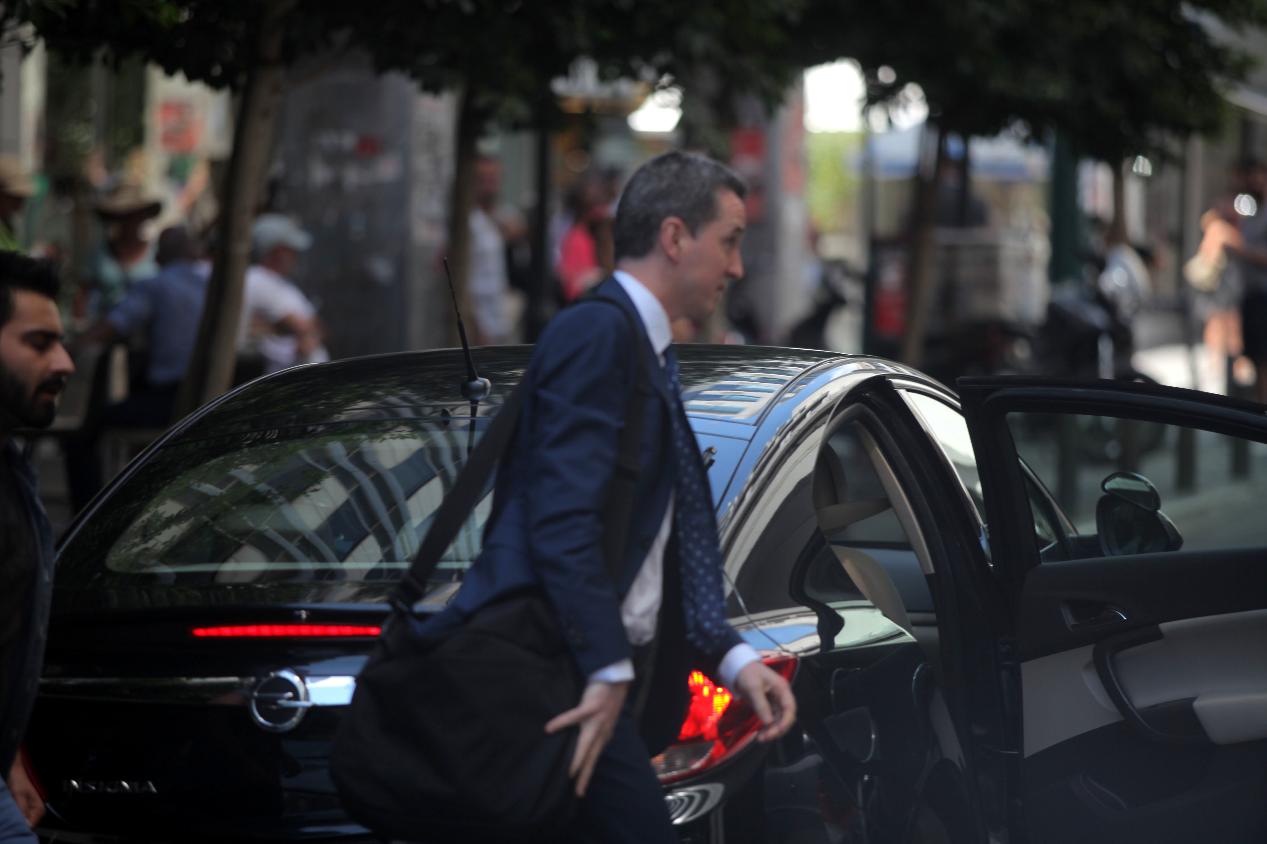 Δεν κάνει βήμα πίσω η κυβέρνηση για τις φοροελαφρύνσεις – Πού έβγαλε κόκκινη κάρτα η τρόικα