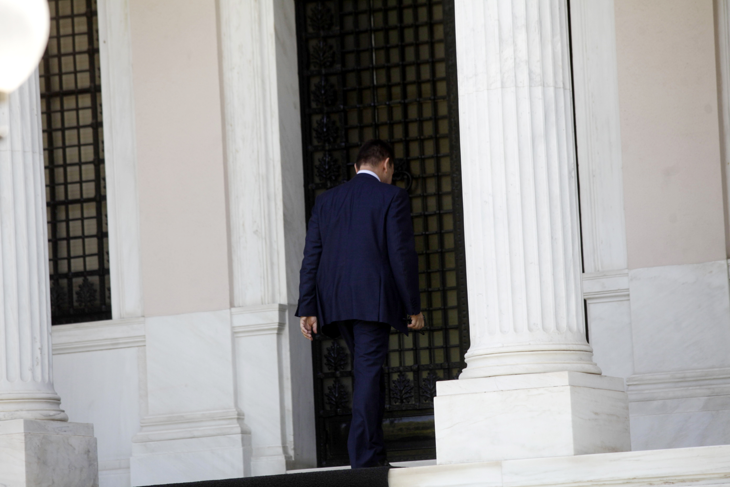 Βαριά” σύσκεψη στο Μαξίμου για την τρόικα